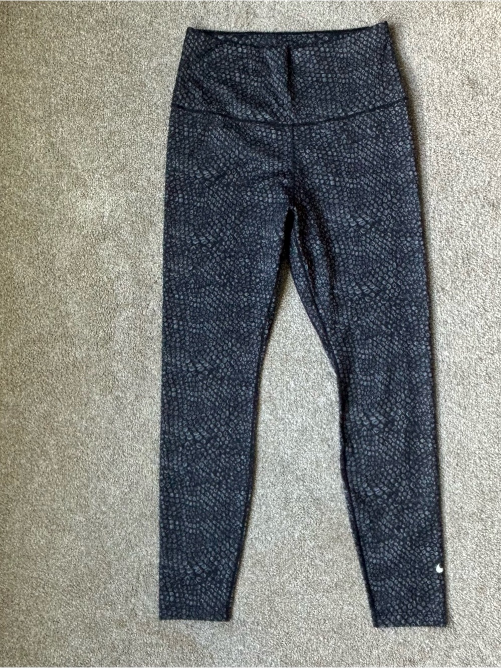 Nike High Rise Black Patterned Cropped Leggings